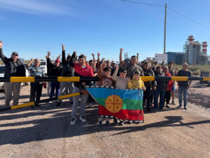 Comunidad Mapuce Kaxipayiñ defiende EL AGUA ante el FRACKING de YPF en el lago Mari Menuco