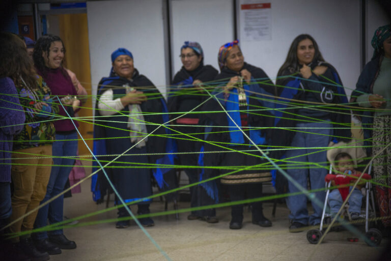 Lee más sobre el artículo Alianzas de cuidado y resistencia para mujeres e infancias indígenas: Presentamos el documento de cierre del Xawvn-Encuentro en Bariloche